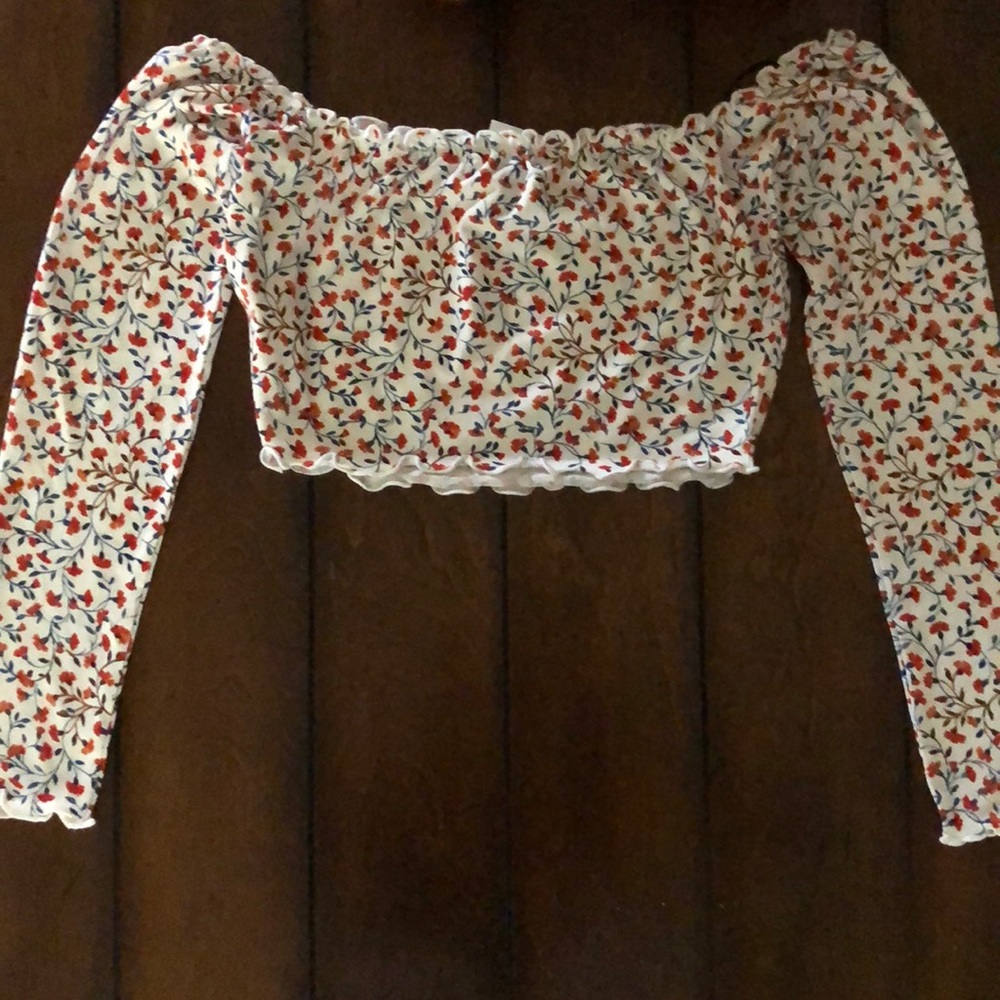 NWT Off the shoulder Crop